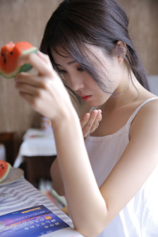 电影《追债的女》在线观看